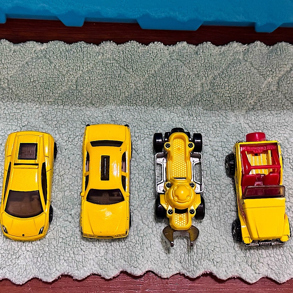 🌹🌹Hot wheels cars bundle YELLOW
